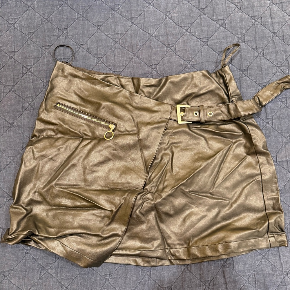 Stylish black leather Women's skirt